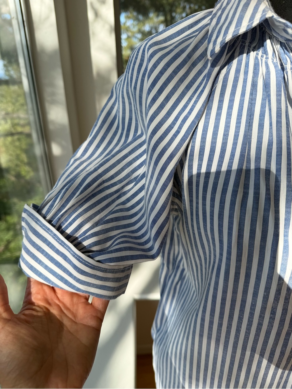 LIKE NEW Max Studio Striped Short Sleeve Blouse, size 2, Minimalist Workwear - Picture 3 of 10